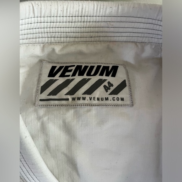 Venum Adult A4 Gi. White but with stains - Picture 8 of 10